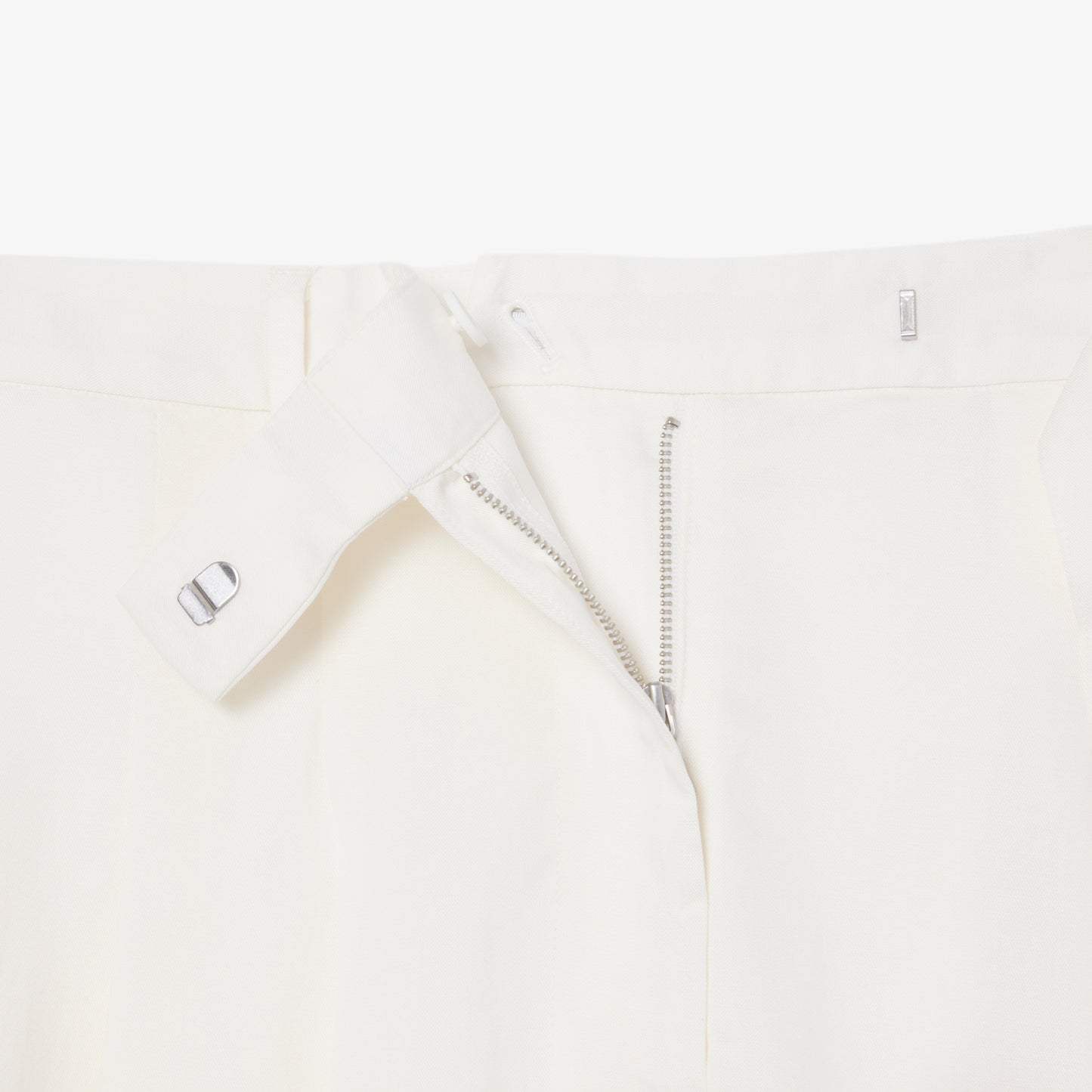 Lacoste Kadın Oversize Fit Beyaz Bermuda Şort