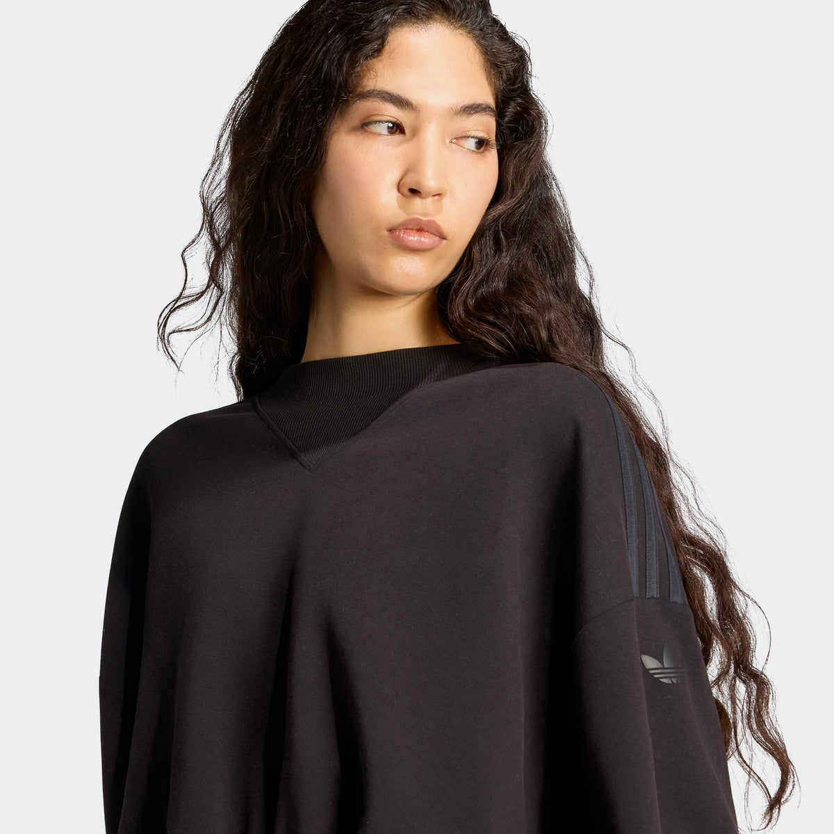 Adidas Crewneck Kadın Siyah Sweatshirt
