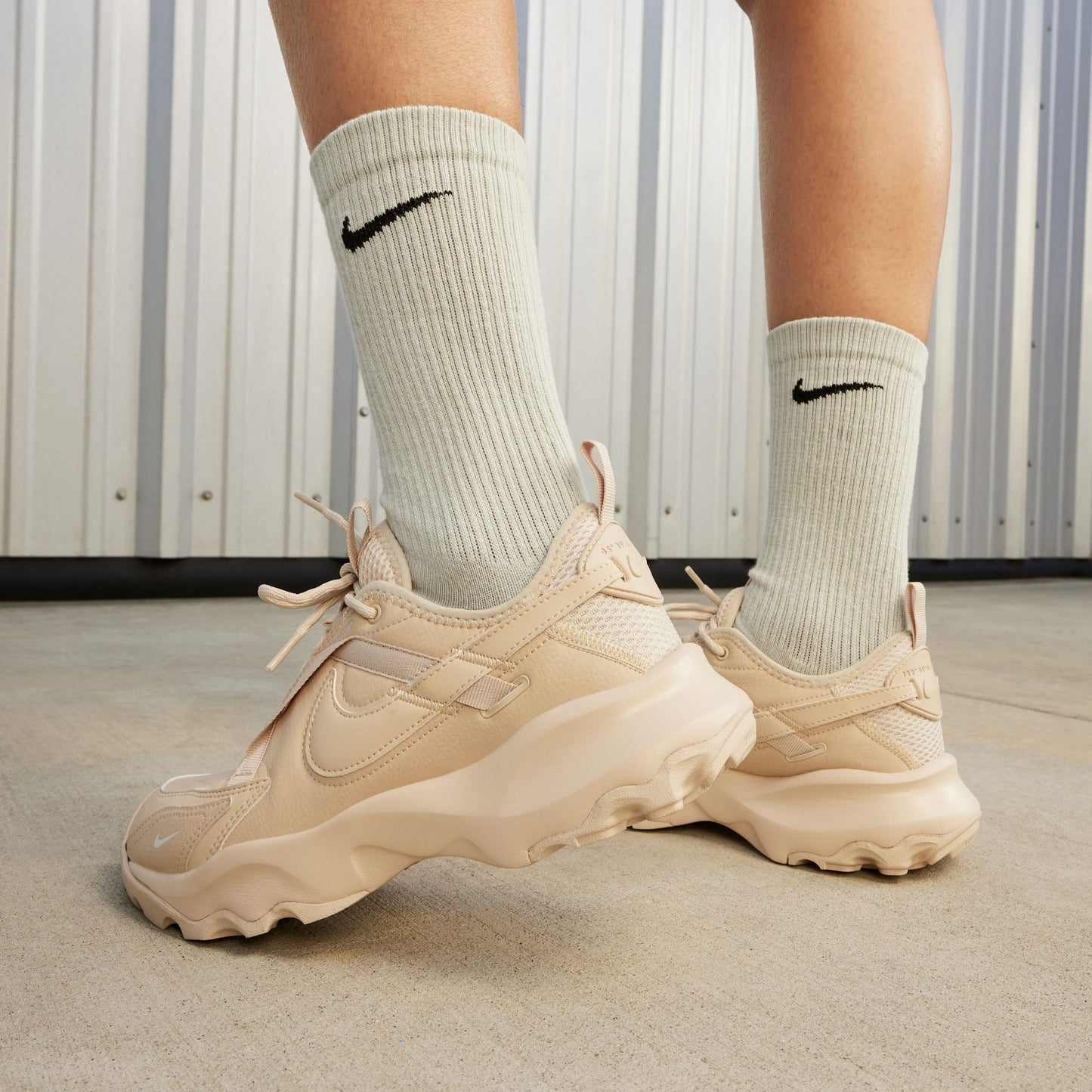 Nike Tc 7900 Kadın Bej Spor Ayakkabı