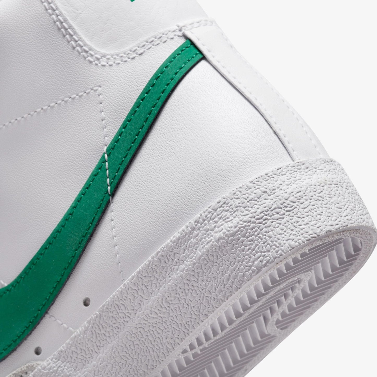 Nike Blazer Mid '77 Vintage Kadın Beyaz Spor Ayakkabı