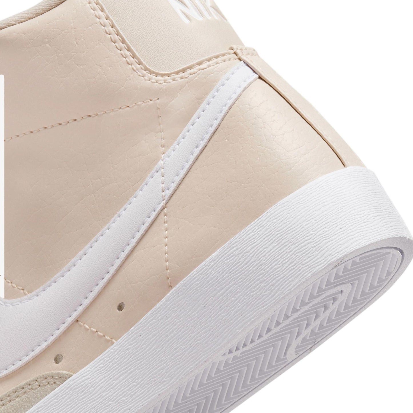 Nike Blazer Mid '77 Next Nature Kadın Beyaz Spor Ayakkabı