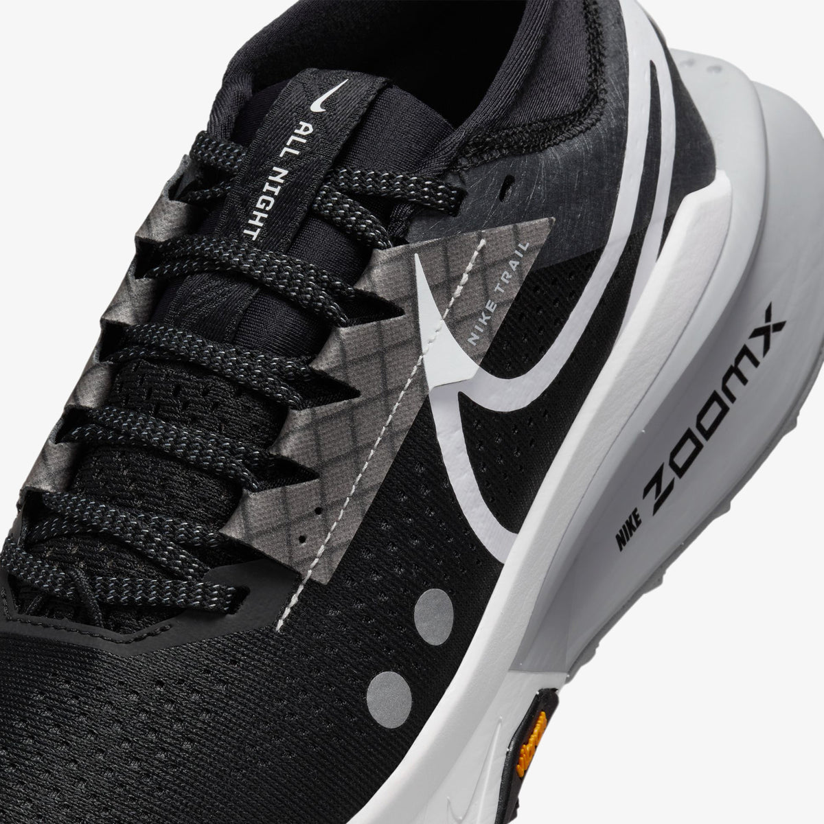 Nike Zoom X Zegama Kadın Siyah Koşu Ayakkabısı