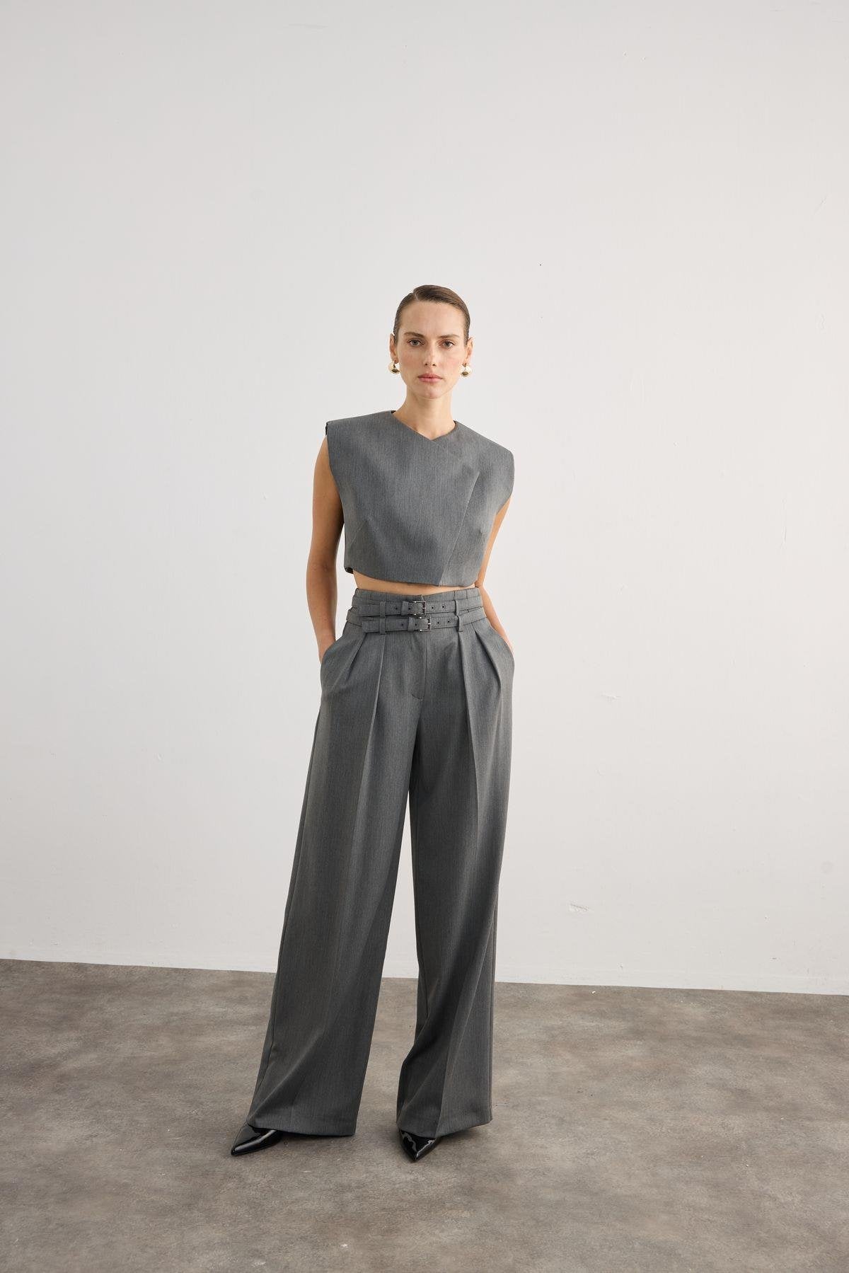 Asimetrik Yaka Kolsuz Gri Crop Bluz