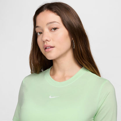 Nike Sportswear Essential Kadın Yeşil T-shirt