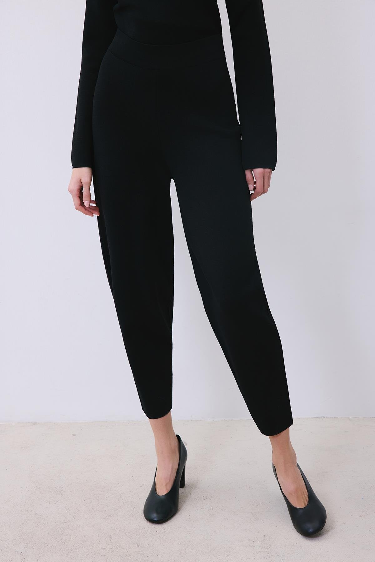 Beli Lastikli Rahat Form Siyah Triko Pantolon