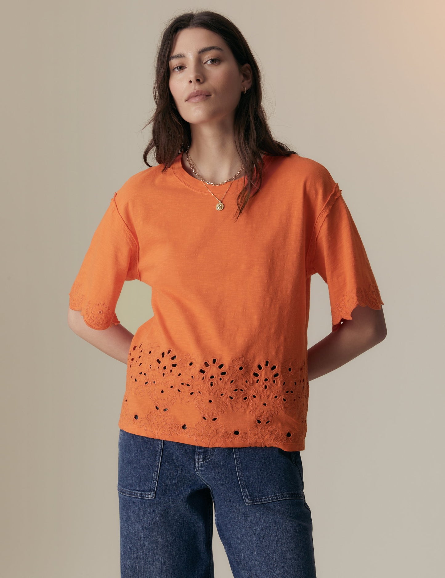 Saf Pamuklu Işleme Detaylı T-shirt