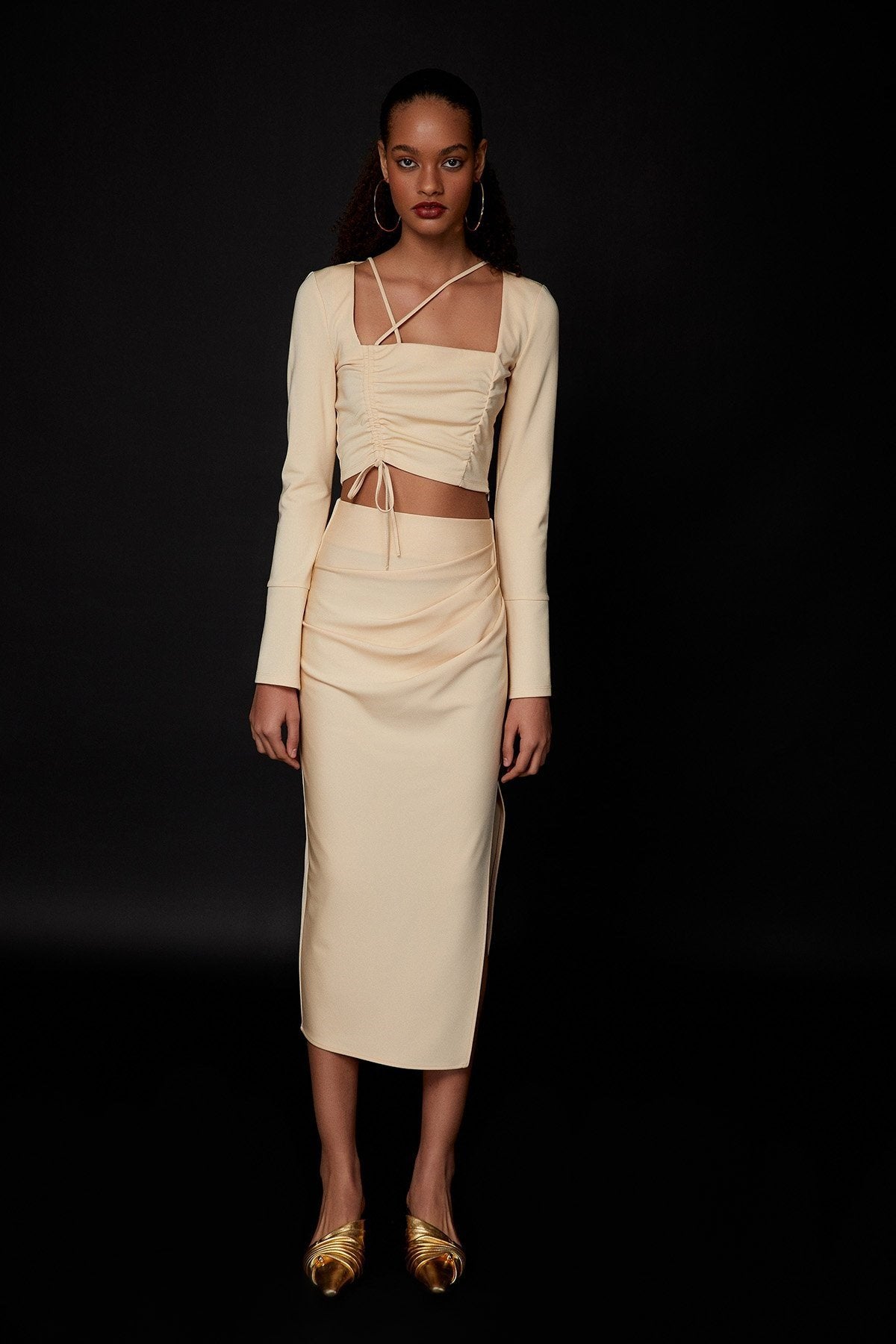 Büzgü Detaylı Ekru Crop Top