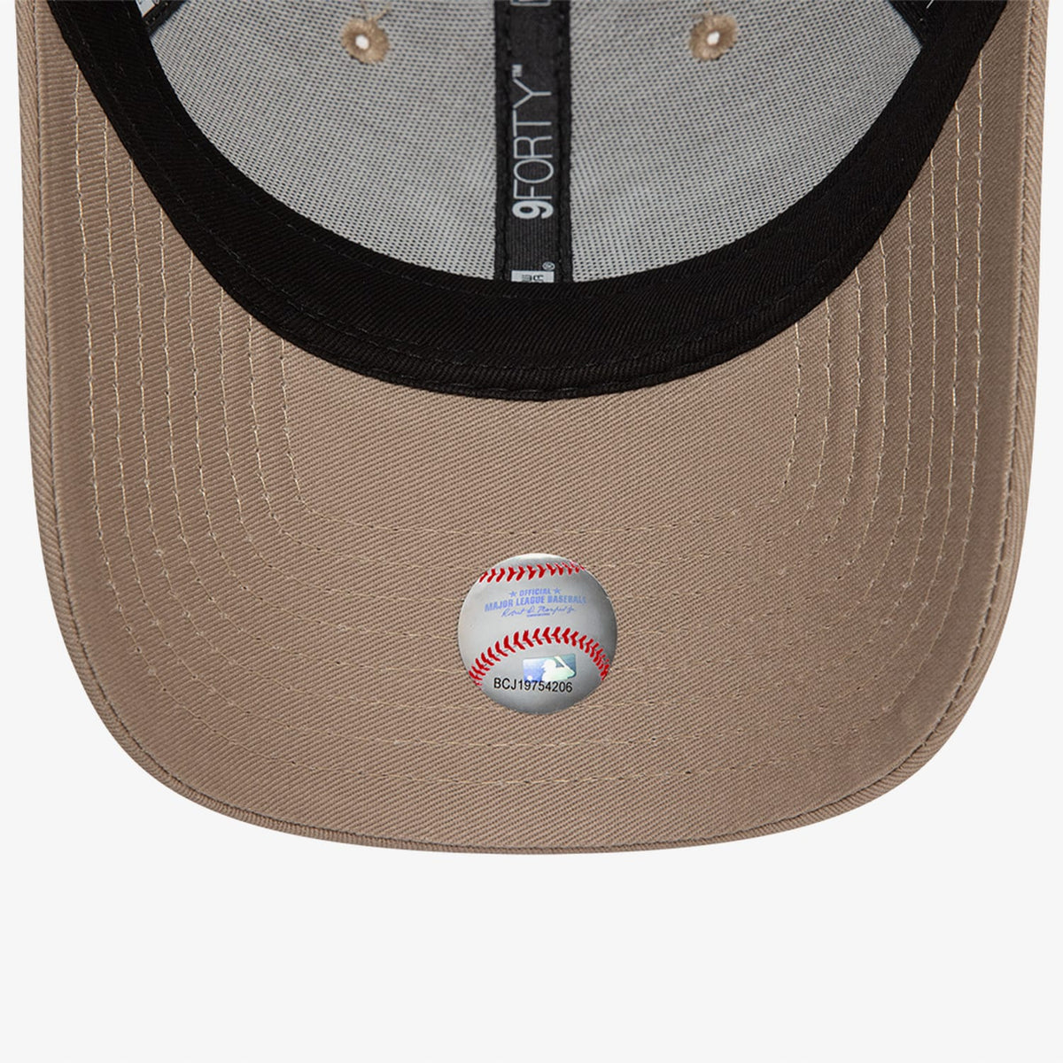New Era League Essential New York Yankees 9forty Kadın Krem Şapka