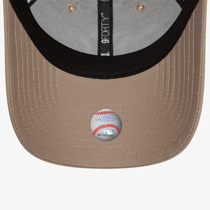 New Era League Essential New York Yankees 9forty Kadın Krem Şapka
