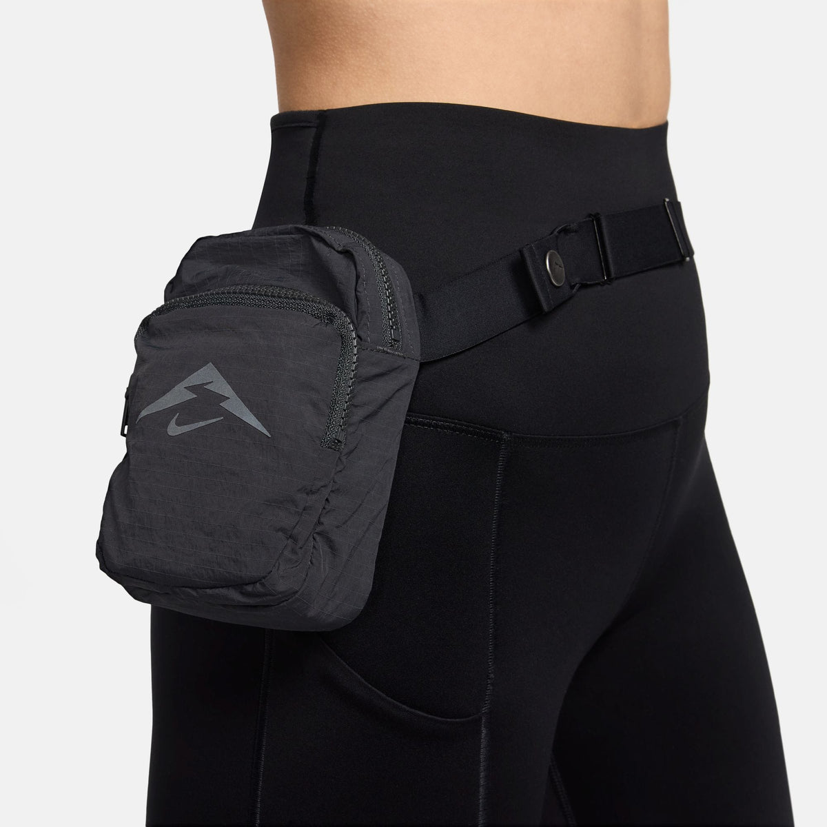 Nike Trail Go Yüksek Destekli Kadın Siyah Koşu Tayt