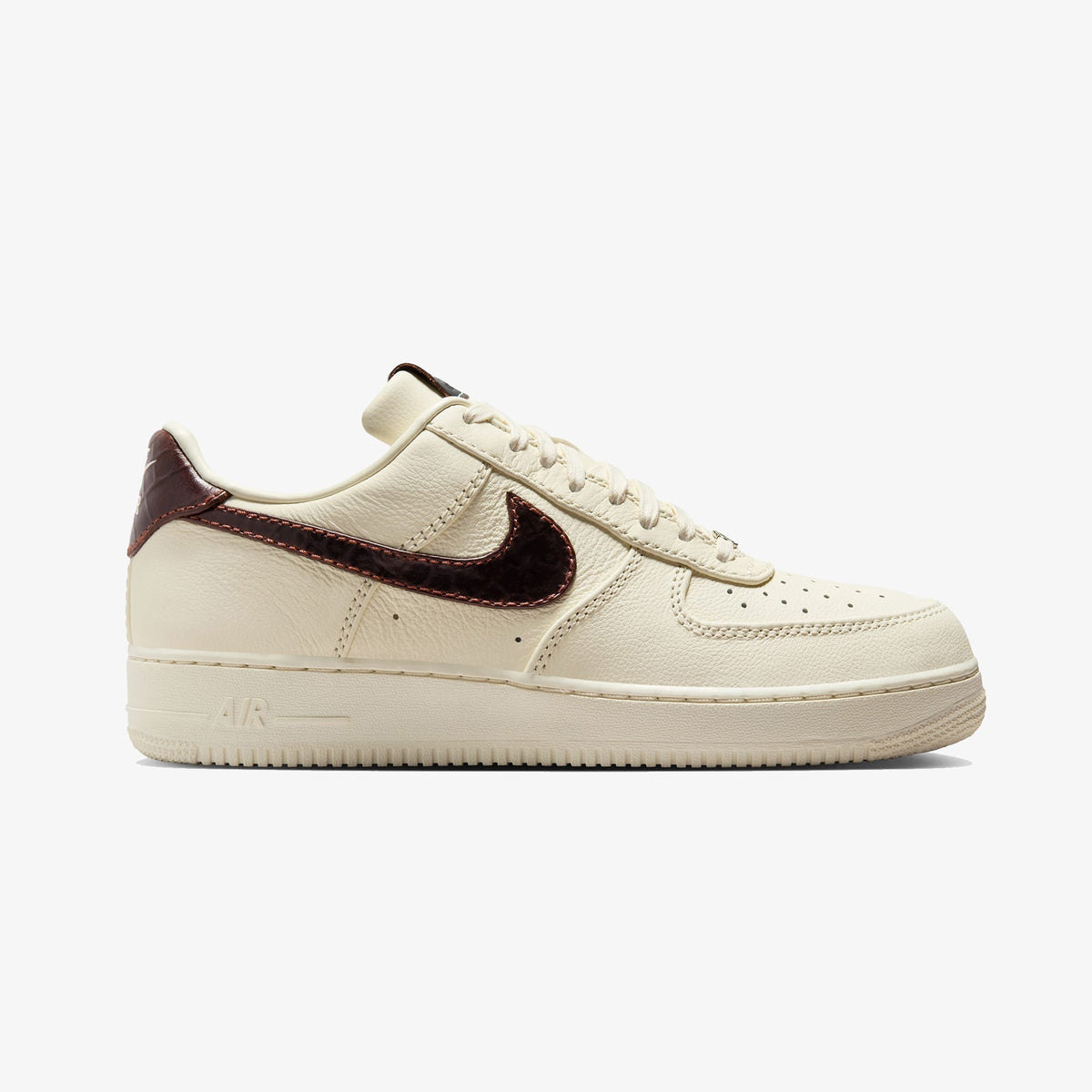 Nike Air Force 1 '07 Erkek Beyaz Spor Ayakkabı