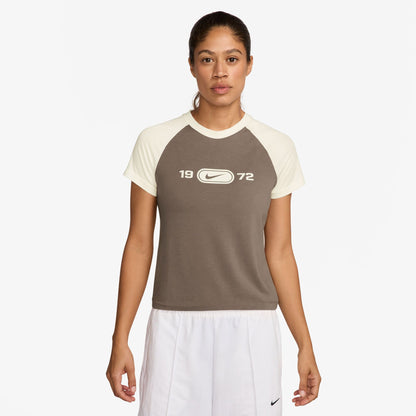 Nike Sportswear Chill Knit Kadın Beyaz T-shirt