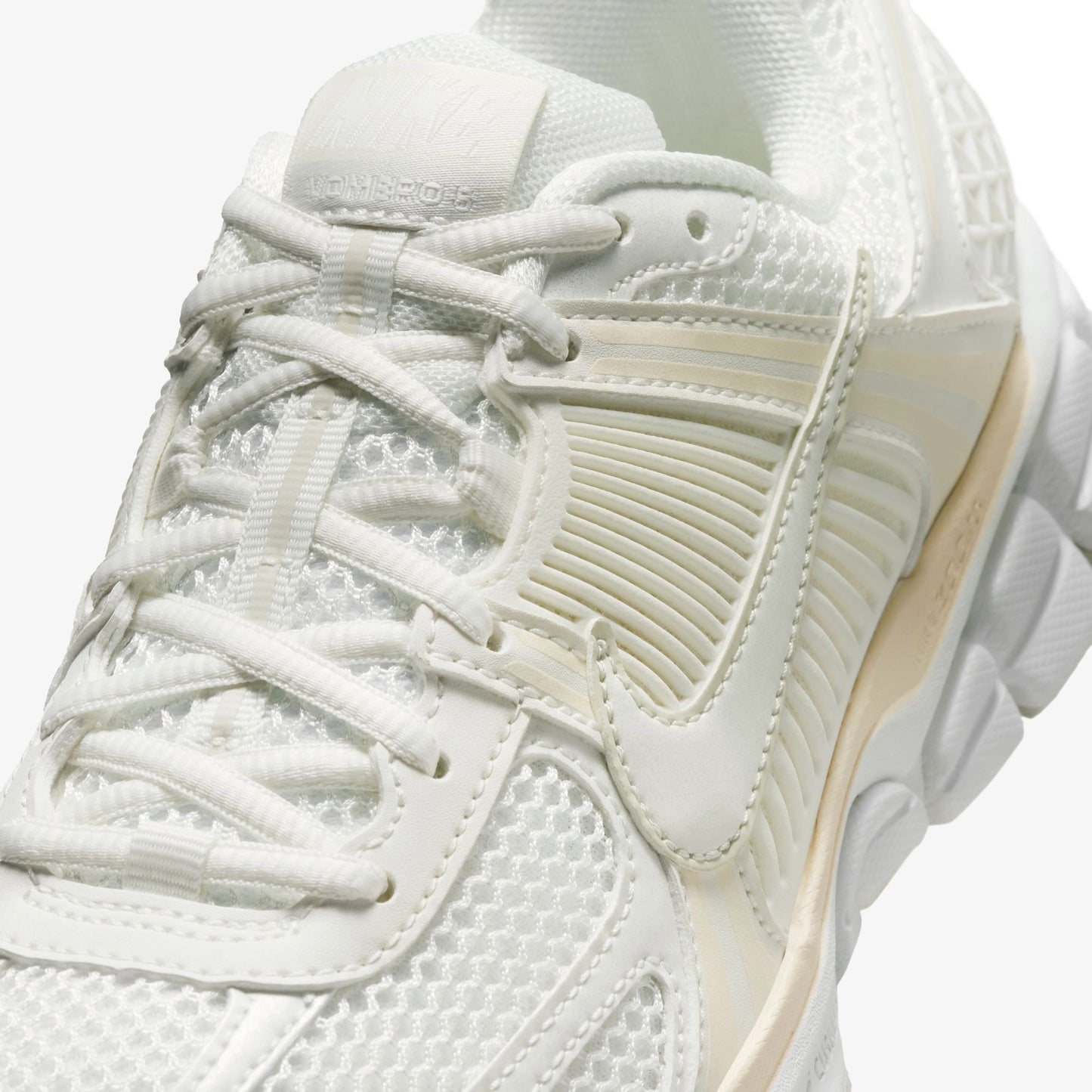 Nike Zoom Vomero 5 Kadın Beyaz Spor Ayakkabı