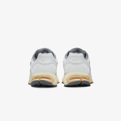 Nike Zoom Vomero 5 Kadın Beyaz Sneaker