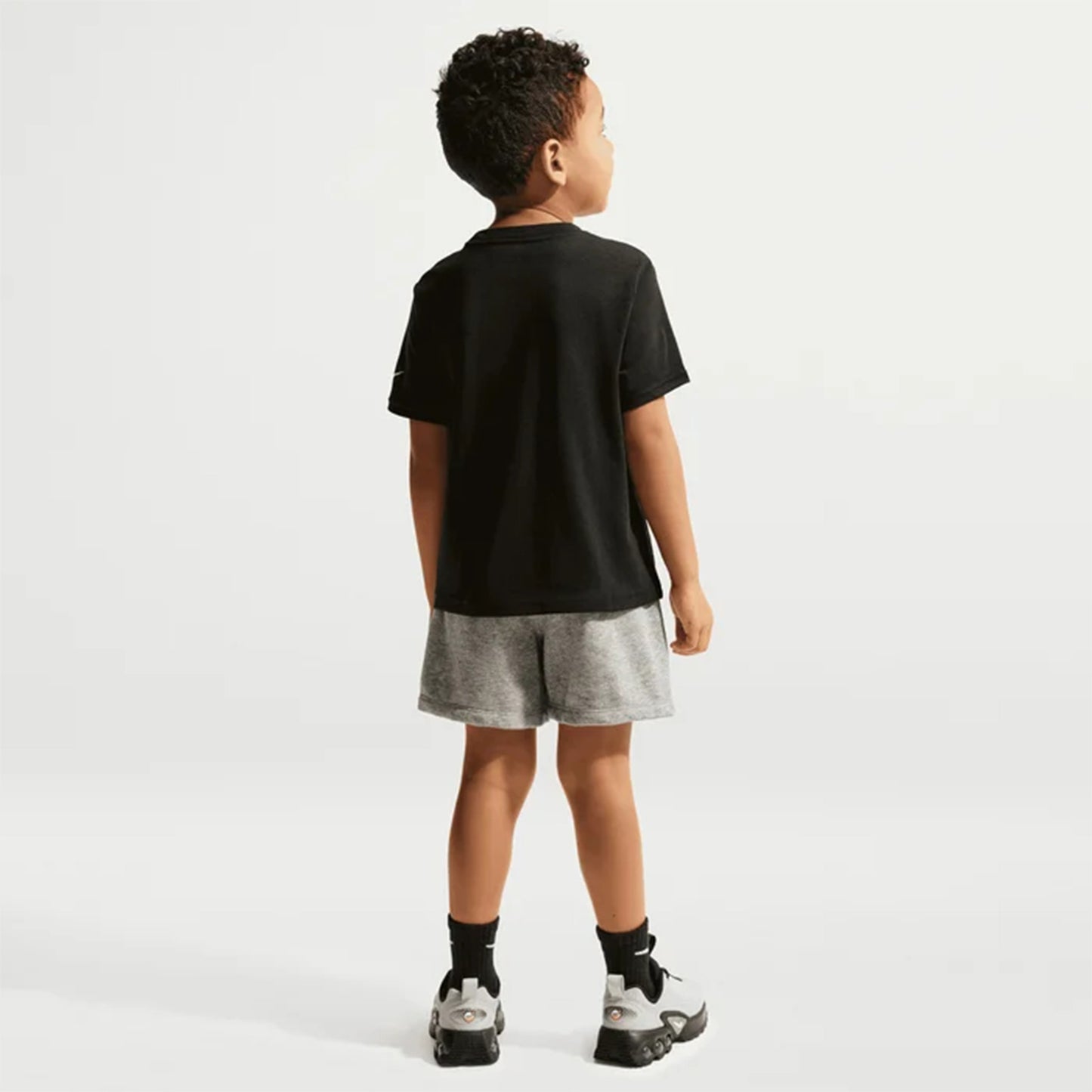 Nike Nkb I Am Sport Boxy Graphic Çocuk Siyah T-shirt