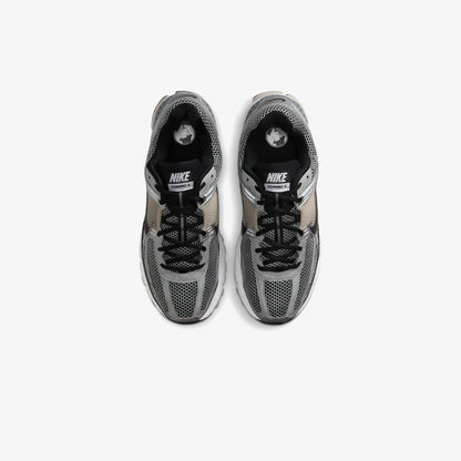 Nike Zoom Vomero 5 Metallic Silver College Erkek Gri Spor Ayakkabı