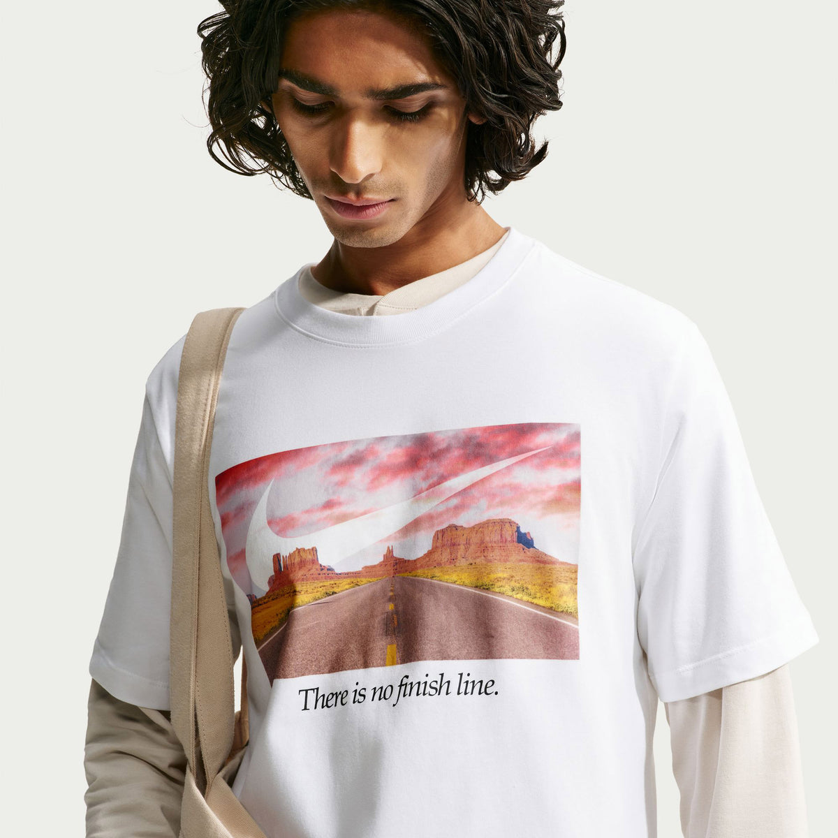 Nike Sportswear Club Photo Erkek Beyaz T-shirt