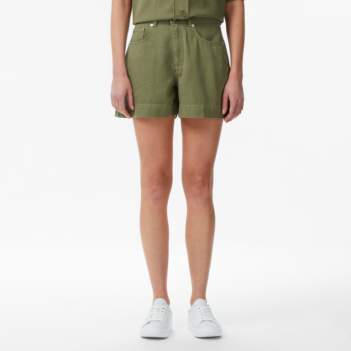 Lacoste Slim Fit Kadın Haki Şort