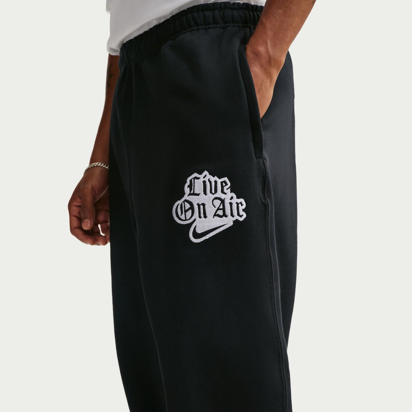 Nike Solo Swoosh Erkek Siyah Eşofman Altı