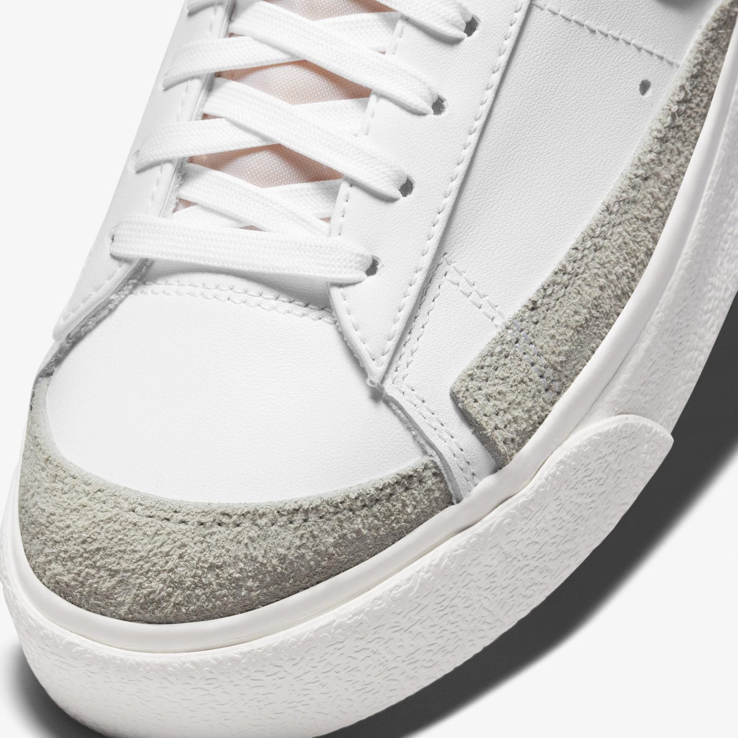 Nike Blazer Low Platform Kadın Beyaz Spor Ayakkabı