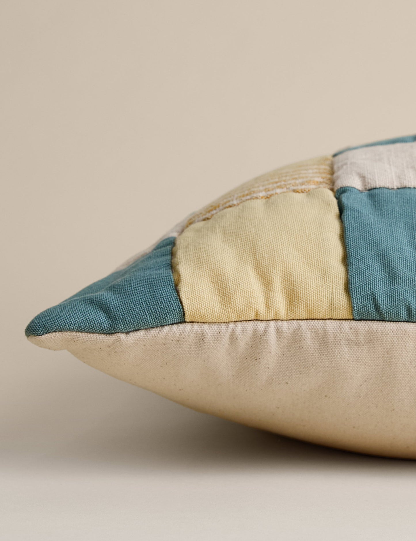 Saf Pamuk Kapitone Patchwork Kırlent