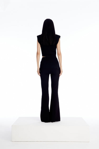 Düğme Detaylı Siyah Cut-out Bluz
