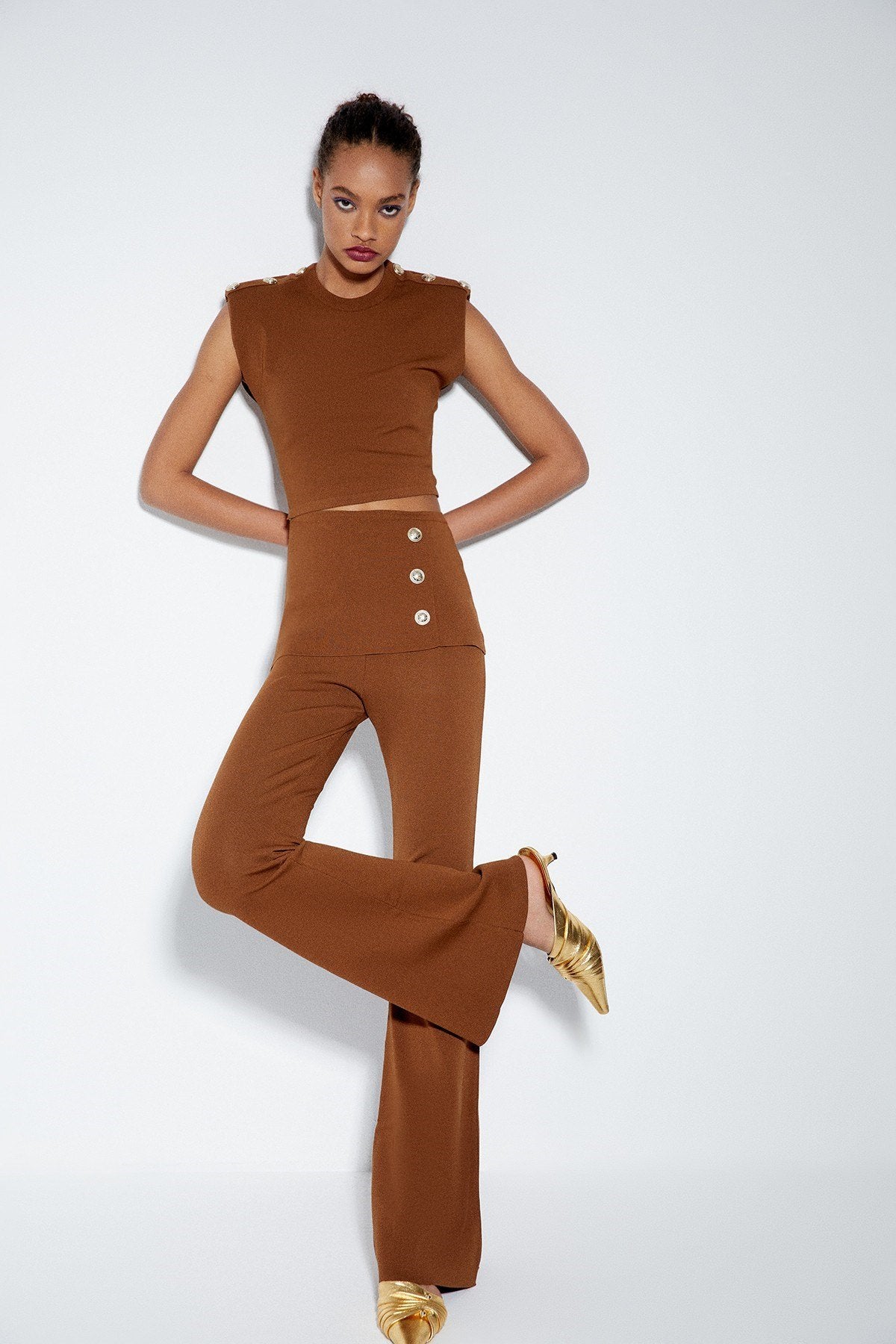 Düğme Detaylı Taba Cut-out Bluz