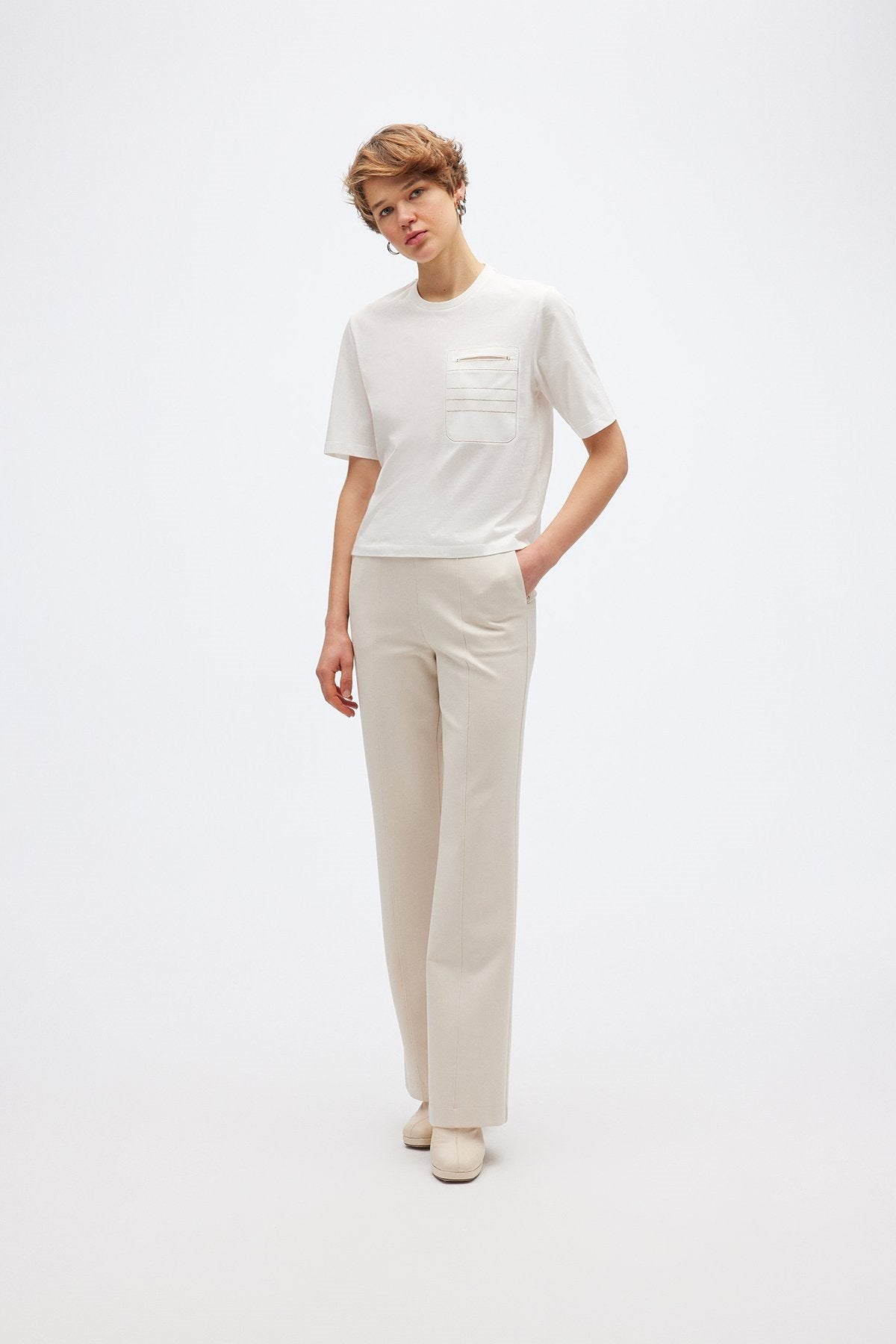 Cep Detaylı Basic Ekru T-shirt