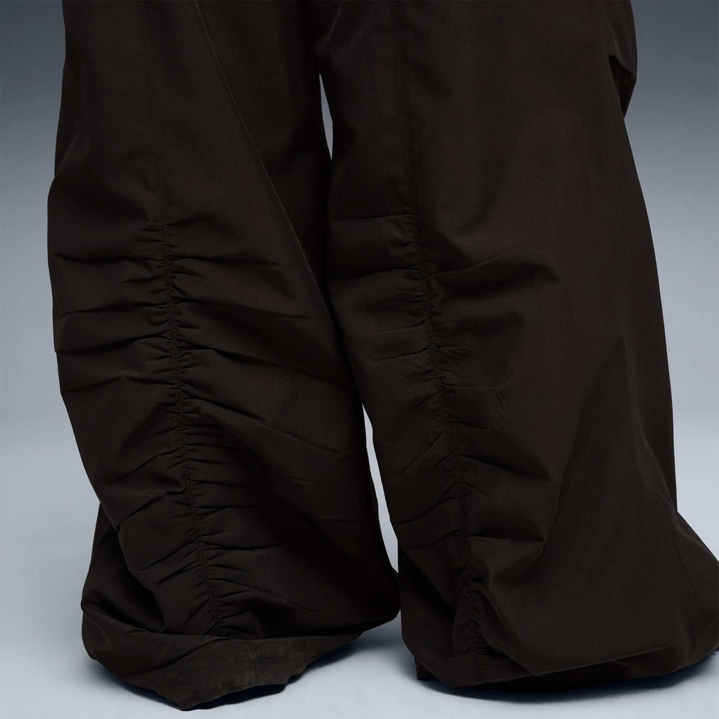 Puma Wardrobe Essentials Parachute Kadın Siyah Pantolon