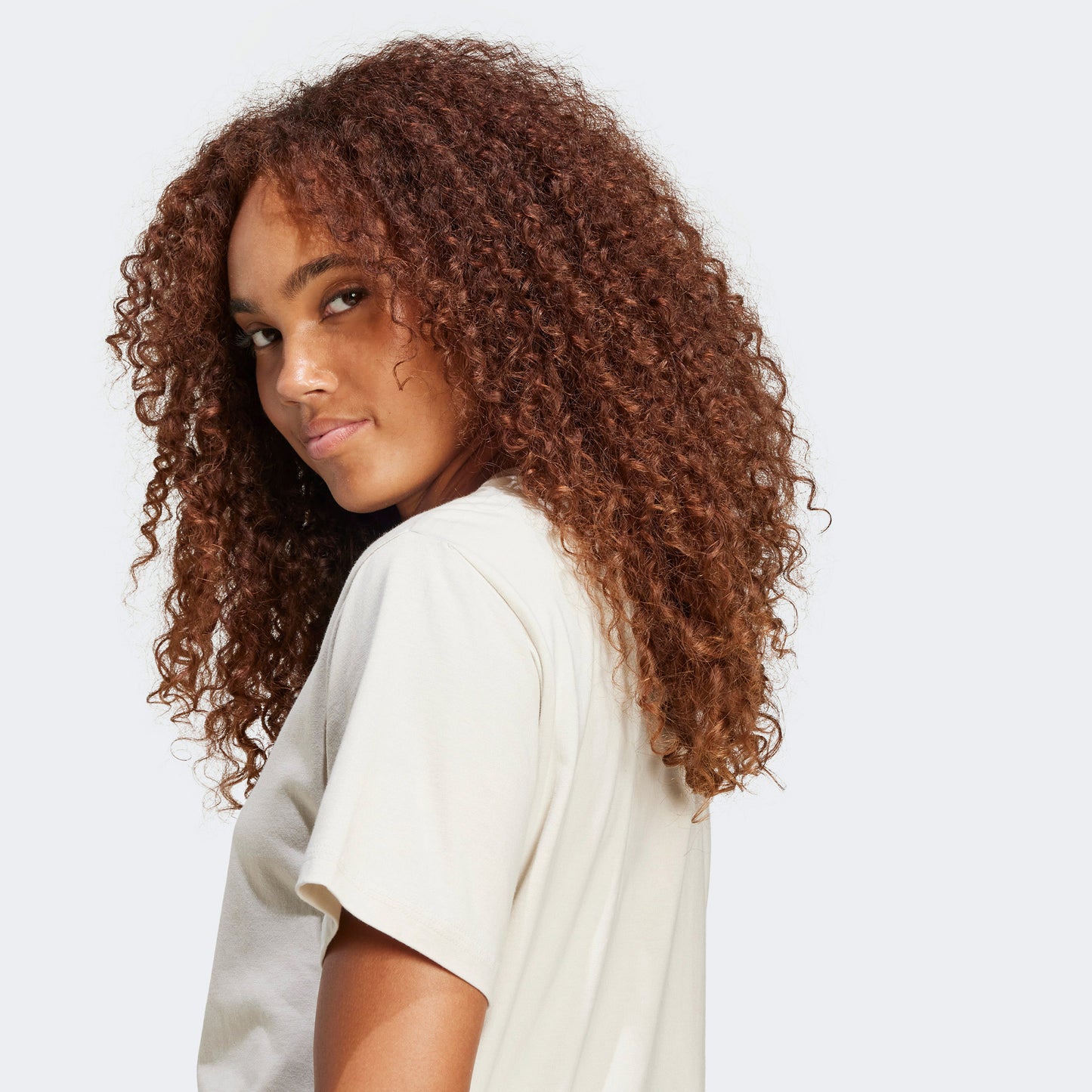 Adidas Essentials Small Logo Kadın Bej T-shirt