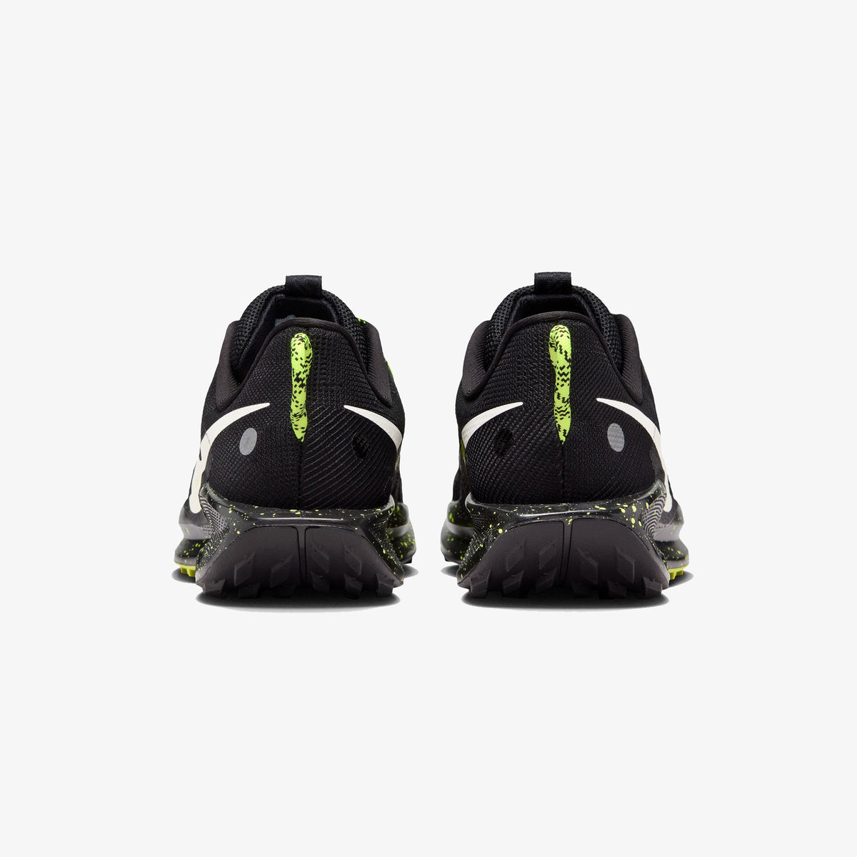 Nike Pegasus Trail 5 Kadın Siyah Koşu Ayakkabısı