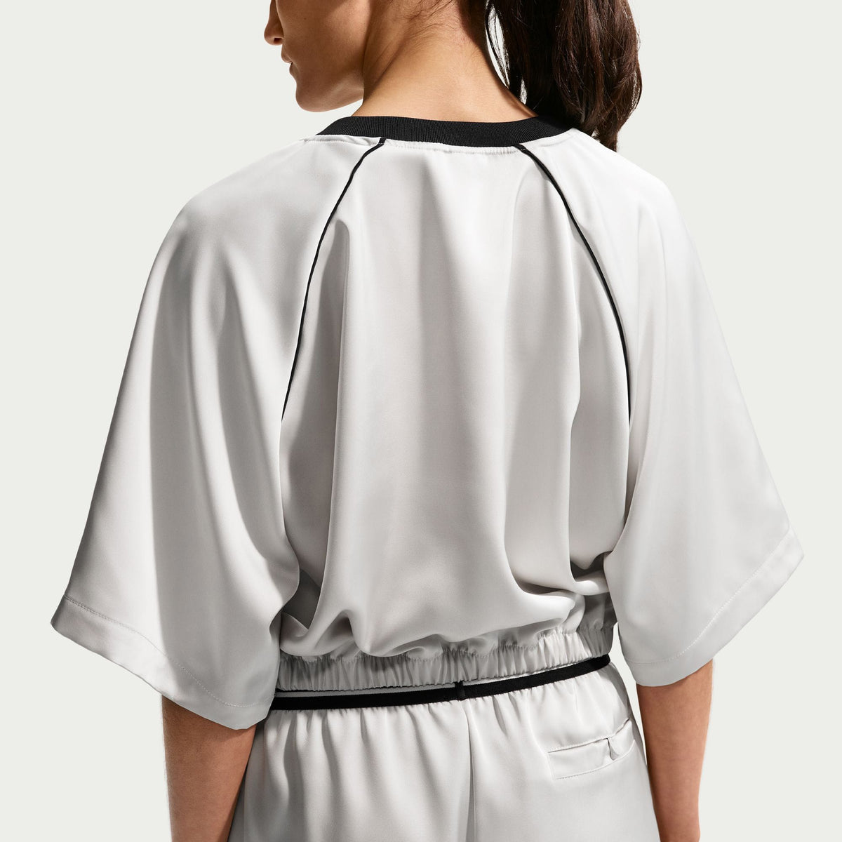 Nike Offline Woven Ss Kadın Gri T-shirt