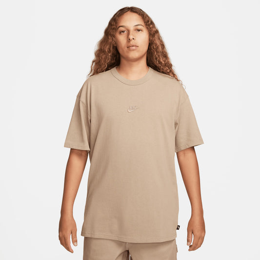 Nike Sportswear Premium Essentials Erkek Kahverengi T-shirt