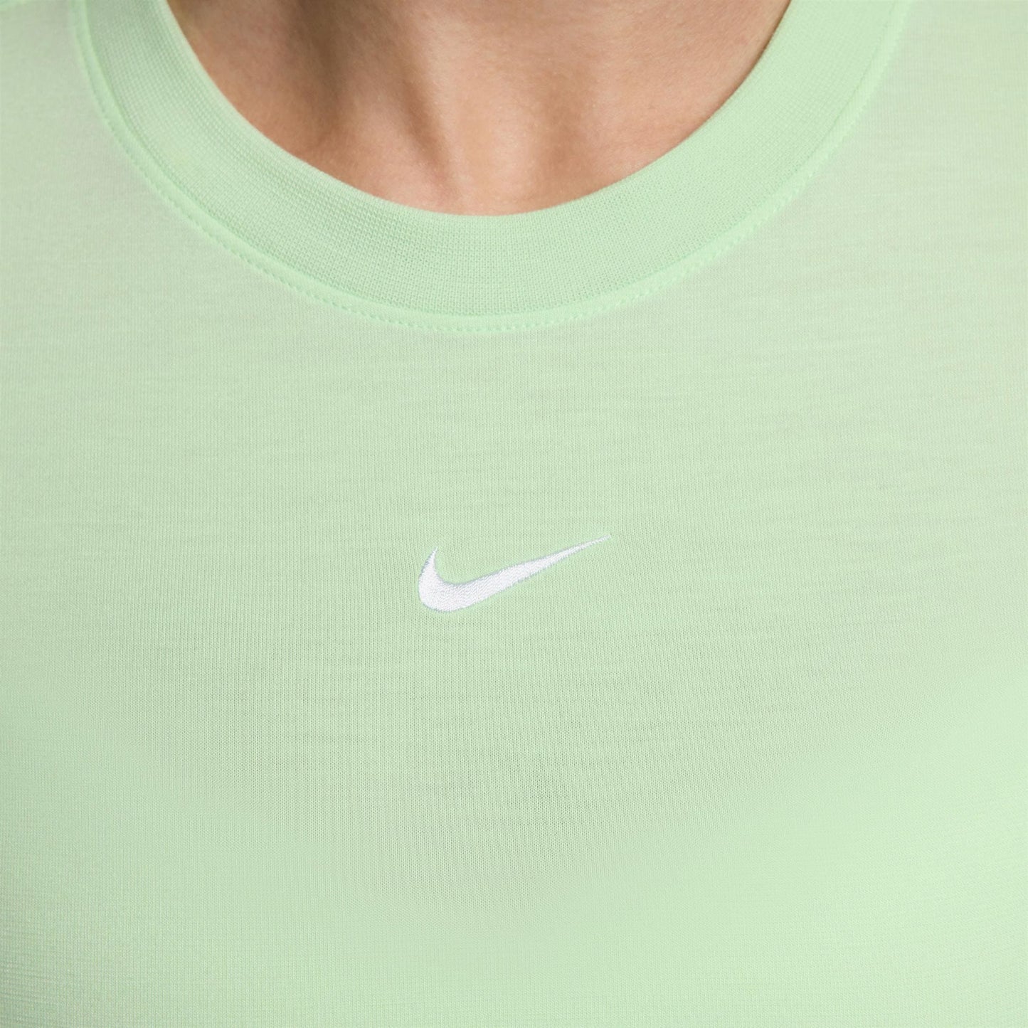 Nike Sportswear Essential Kadın Yeşil T-shirt