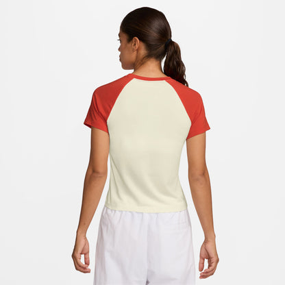 Nike Sportswear Chill Knit Kadın Beyaz T-shirt