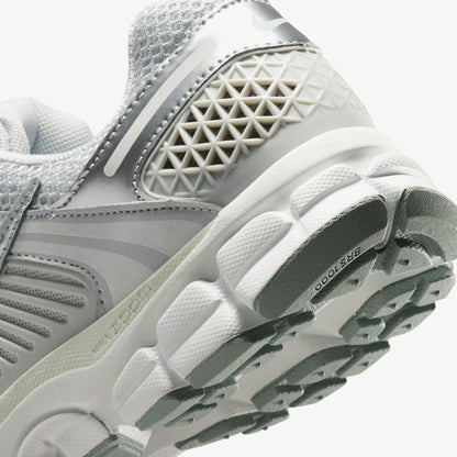 Nike Zoom Vomero 4 Kadın Siyah Spor Ayakkabı