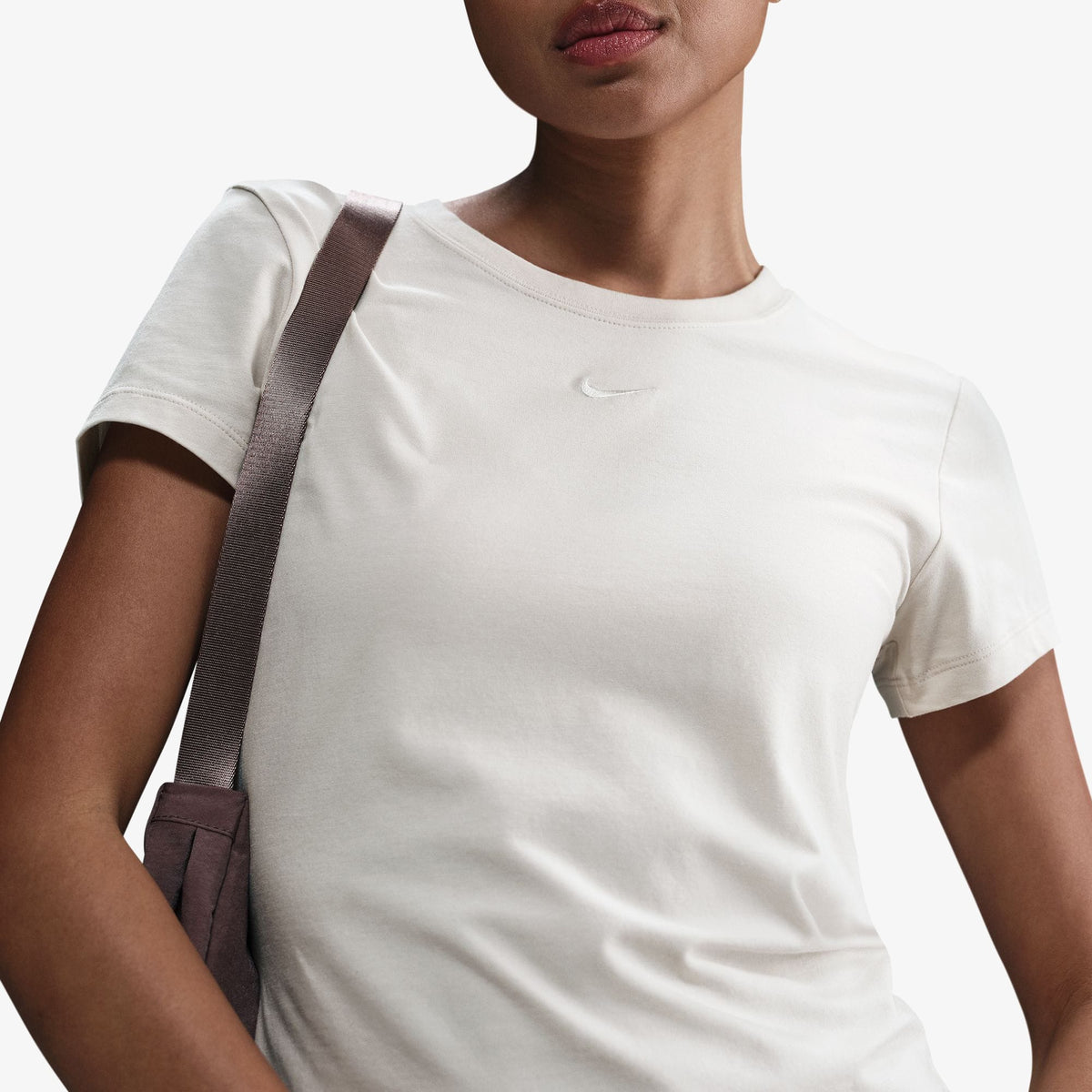 Nike Sportswear Chill Knit Kadın Beyaz T-shirt