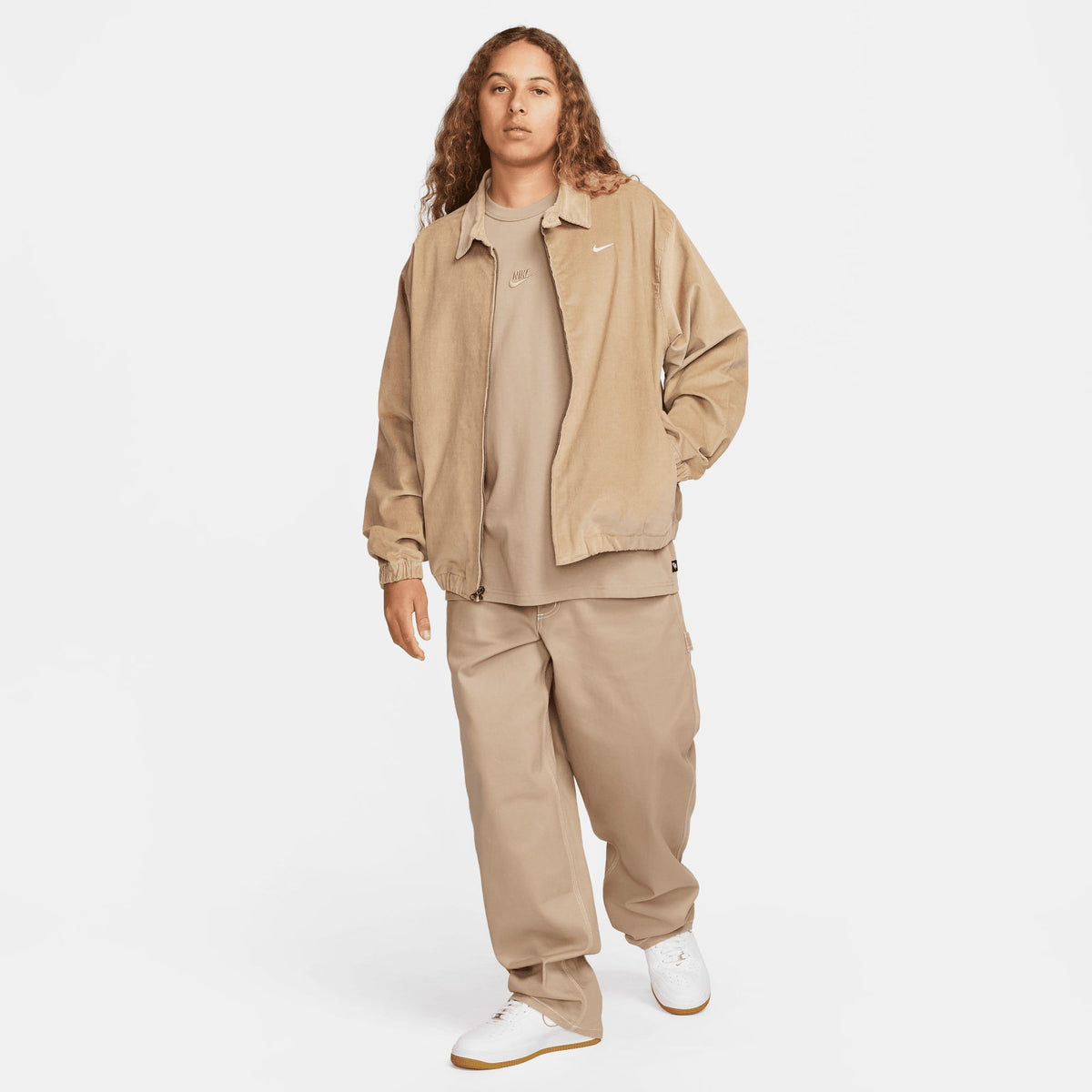 Nike Sportswear Premium Essentials Erkek Kahverengi T-shirt