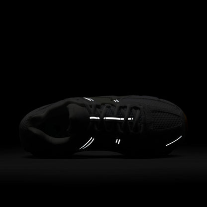 Nike Zoom Vomero 5 Kadın Beyaz Spor Ayakkabı