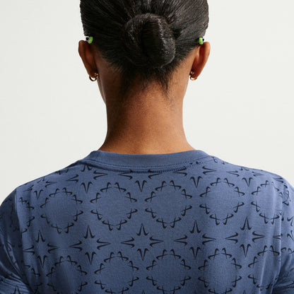 Nike Chill Knit Cropped Kadın Mavi T-shirt