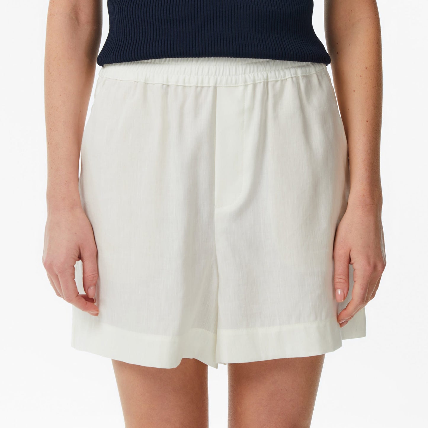Lacoste Relaxed Fit Kadın Krem Şort