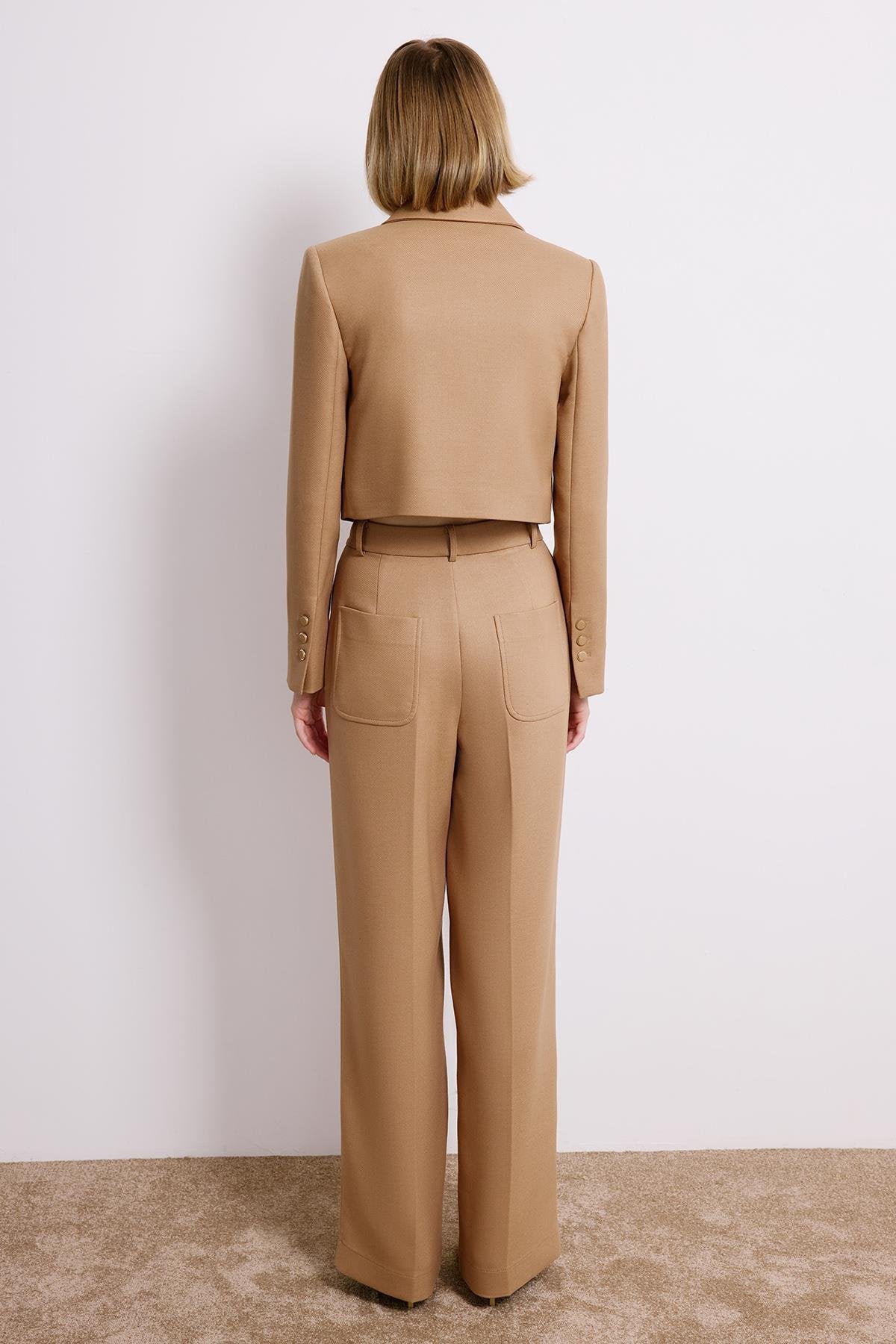 Metal Düğme Detaylı Camel Pantolon