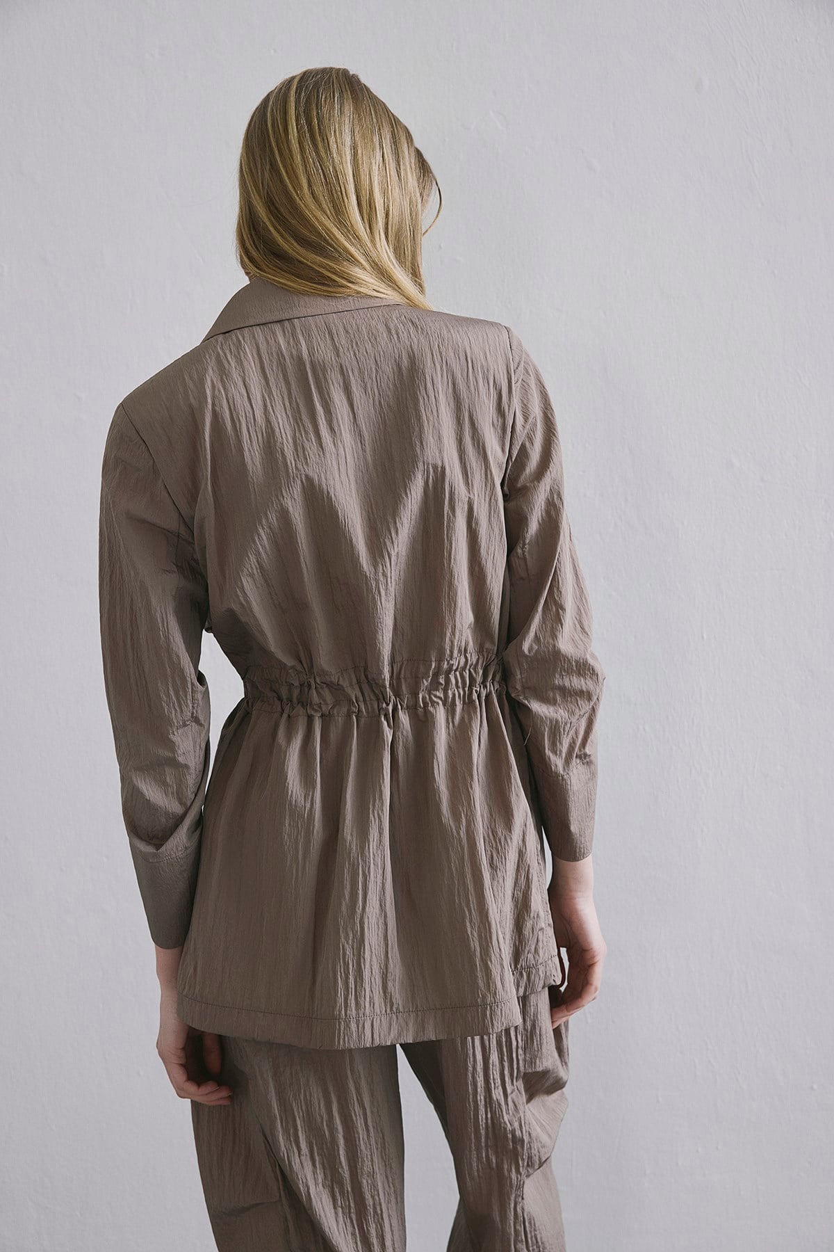 Ön Cepli Büzgü Detaylı Camel Ceket