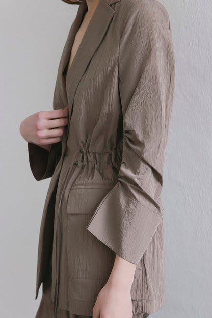 Ön Cepli Büzgü Detaylı Camel Ceket