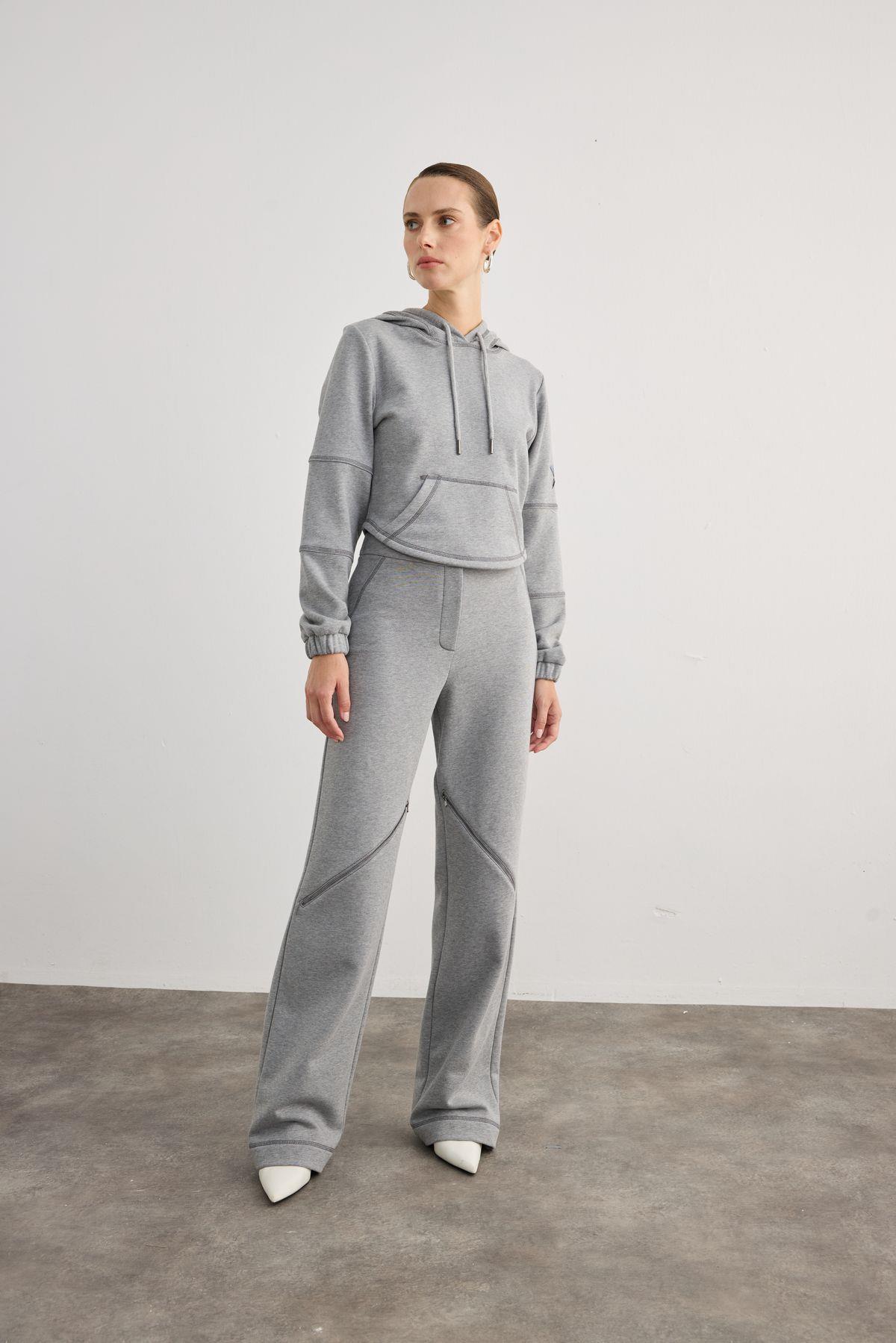 Önden Cepli Kapüşonlu Gri Sweatshirt