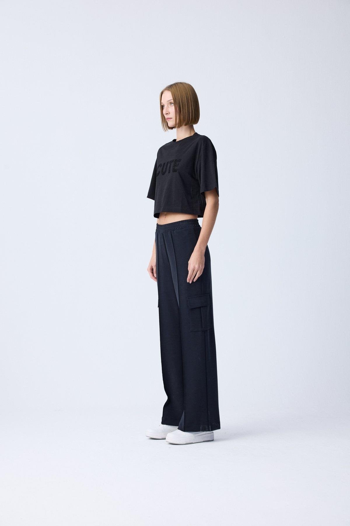Payet Detaylı Siyah Crop T-shirt