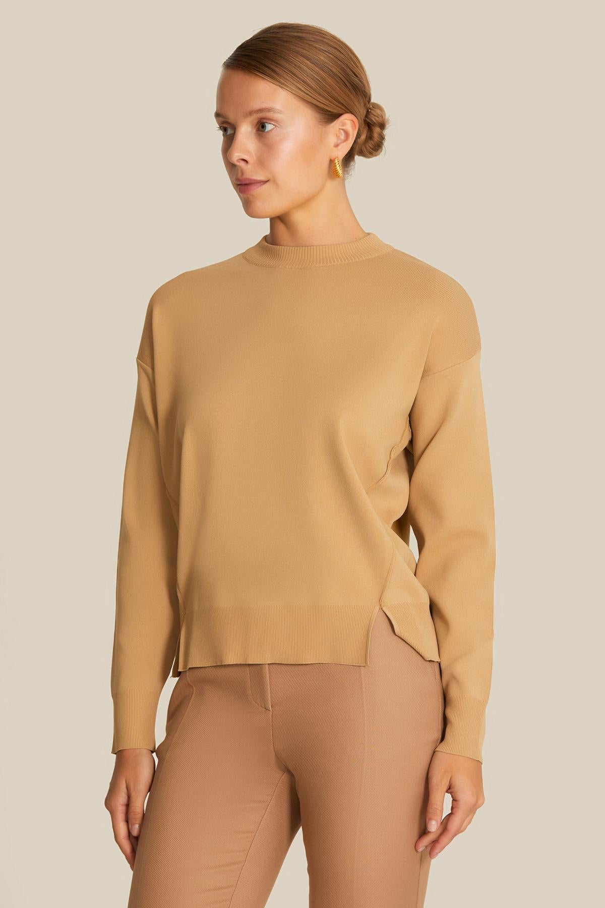 Sıfır Yaka Dökümlü Camel Triko Bluz