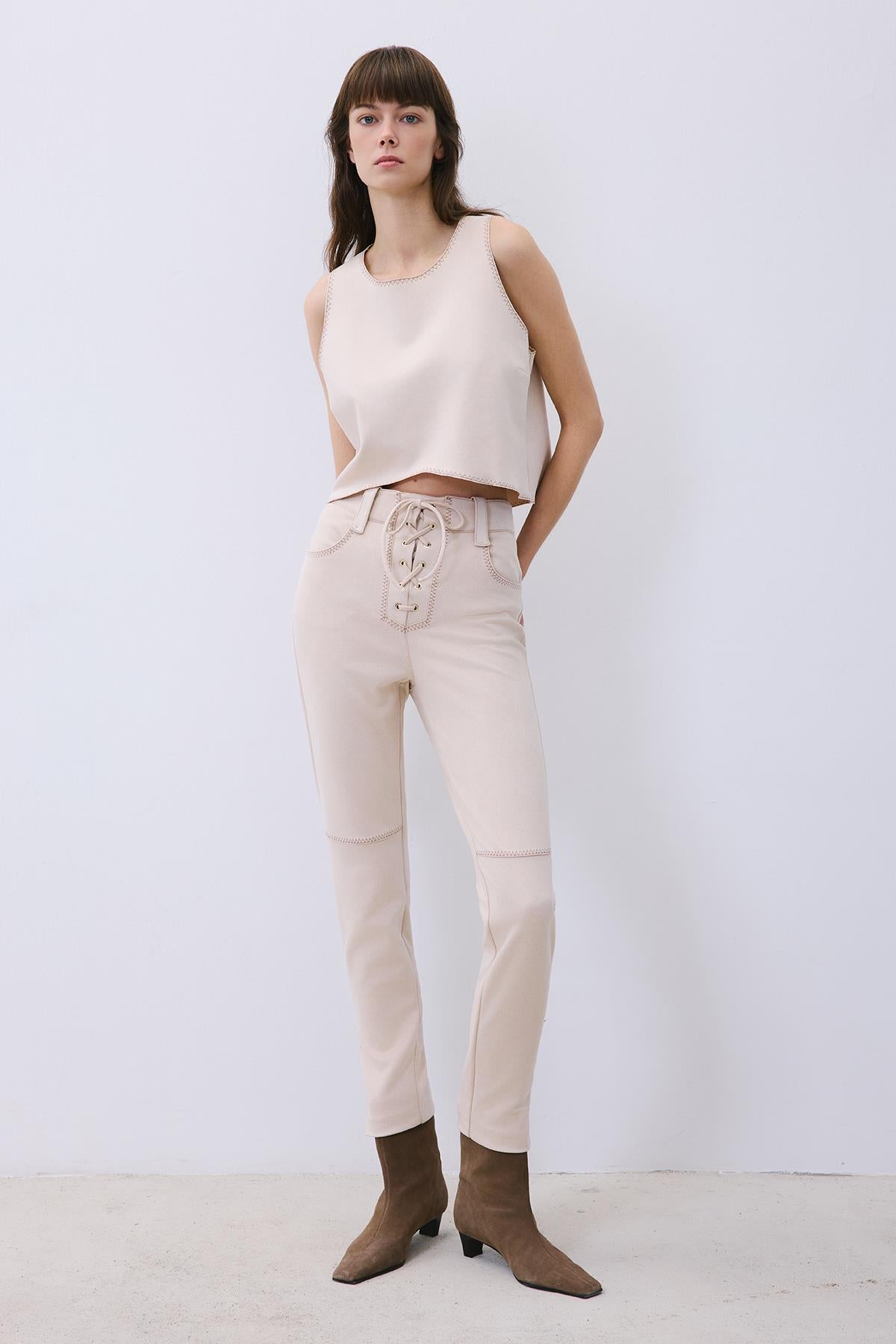 Süet Kontrast Dikişli Crop Bej Bluz