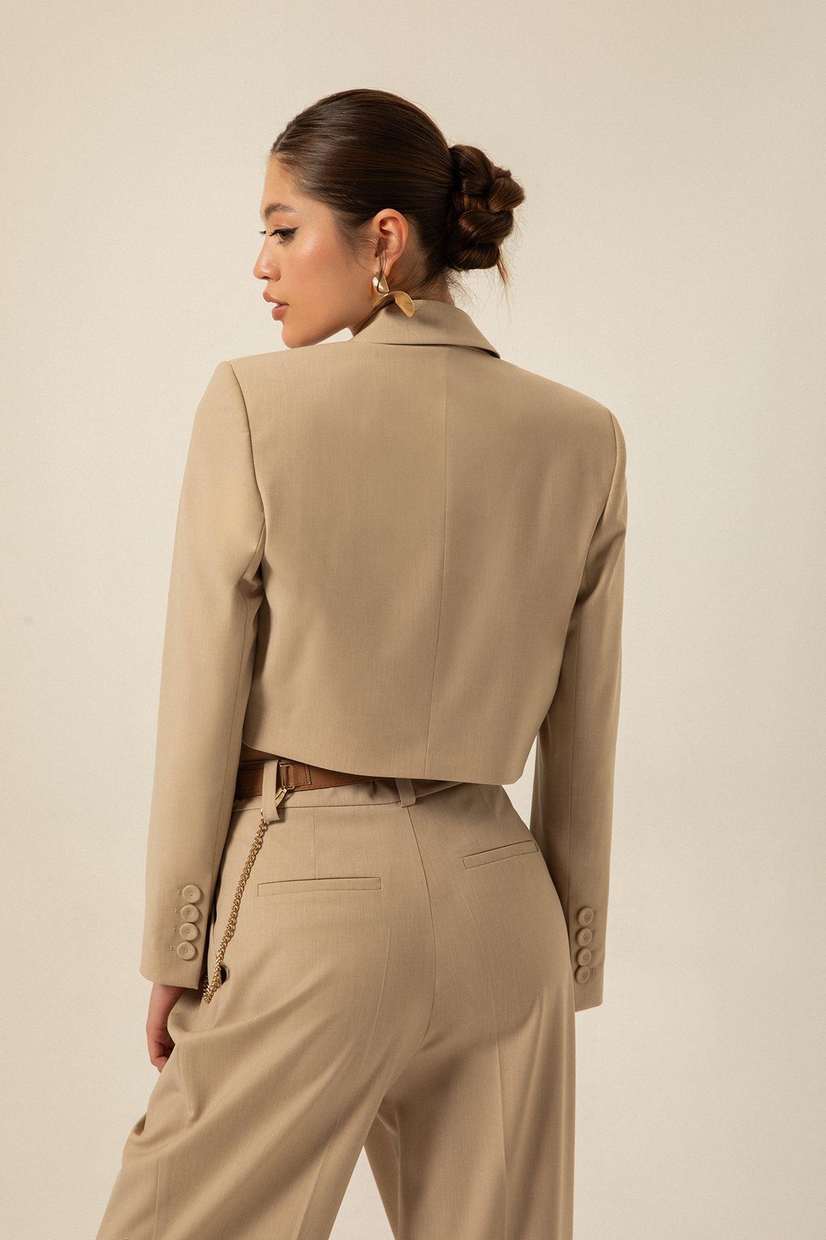 Uzun Kollu Bej Crop Ceket