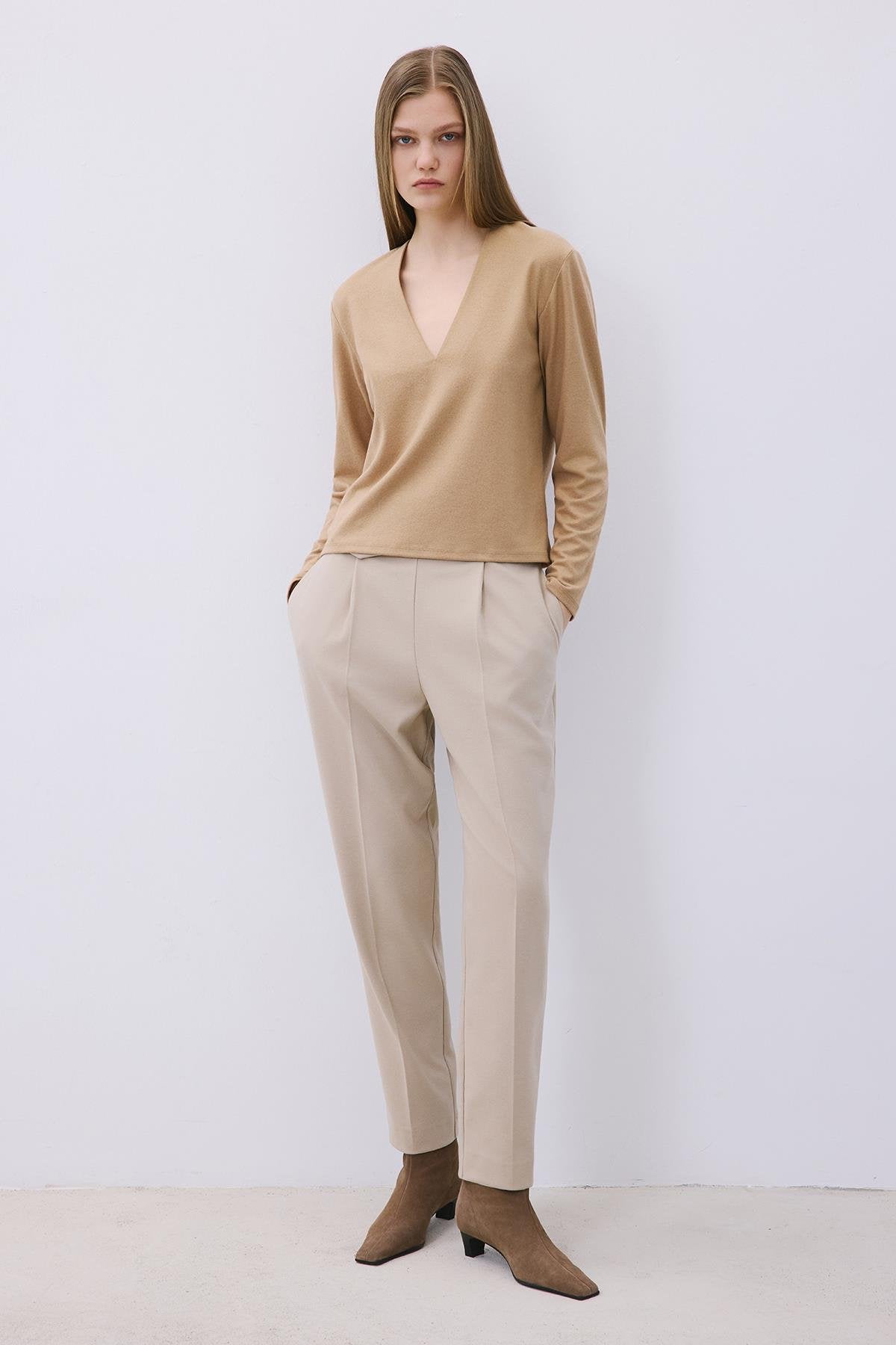 V Yaka Basic Camel Triko Bluz
